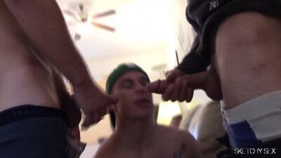 Skater dude blows some cocks and gets a lot of facials