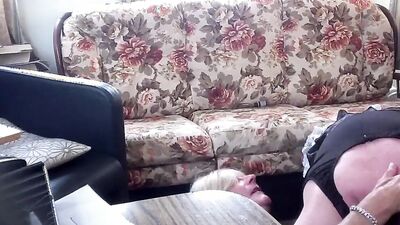Tranny gets a blowjob from a kinky guy in the skirt