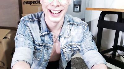 Henry Price Win does a striptease and masturbates on the floor
