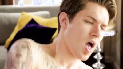 Beefed guy gets a blowjob before ramming his gay partner