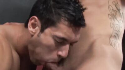 Hunter Vance and his gym buddy are fucking in the locker room