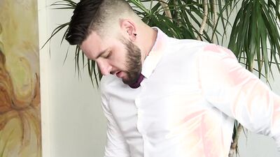 Bearded guy admires guy's bubble butt and fucks him balls deep