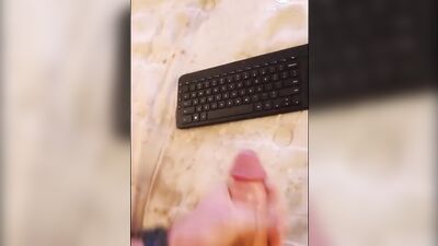 CUTE GUY JERKING OFF & CUMMING TWICE WHEN PLAYING WITH COCK!