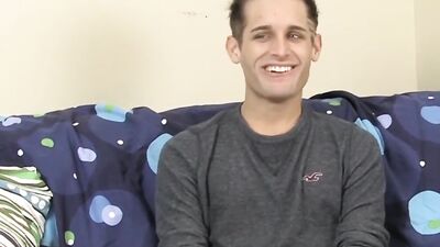 Amateur Deriq Fargo anal plays and jerks off before cumming