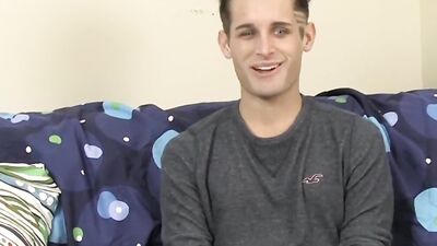 Amateur Deriq Fargo anal plays and jerks off before cumming
