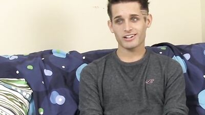 Amateur Deriq Fargo anal plays and jerks off before cumming