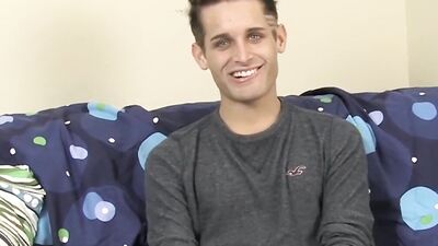 Amateur Deriq Fargo anal plays and jerks off before cumming
