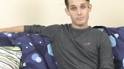 Amateur Deriq Fargo anal plays and jerks off before cumming
