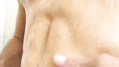 Compilation of hunks and twinks sucking and fucking in the shower