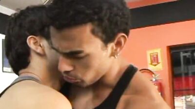 Straight guy gives his tight asshole to a hung gay