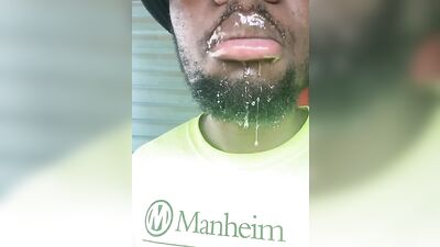 Kinky black dude makes a sloppy mess out of his cute face