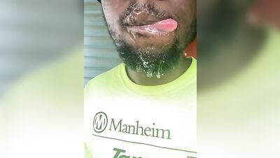 Kinky black dude makes a sloppy mess out of his cute face