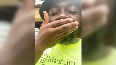 Kinky black dude makes a sloppy mess out of his cute face