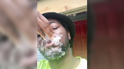 Kinky black dude makes a sloppy mess out of his cute face