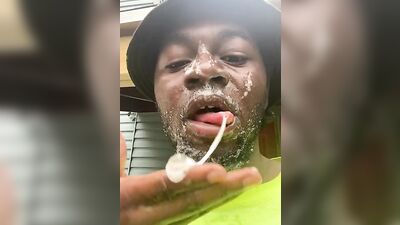 Kinky black dude makes a sloppy mess out of his cute face