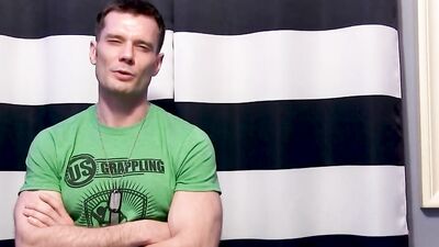 Muscly dude with hard abs tugs on his fat cock