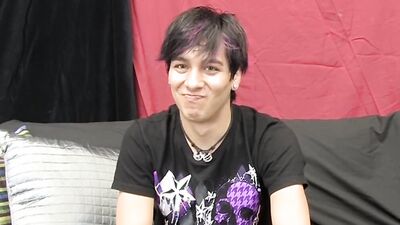 Alt twink teases with his slender body and jerks off
