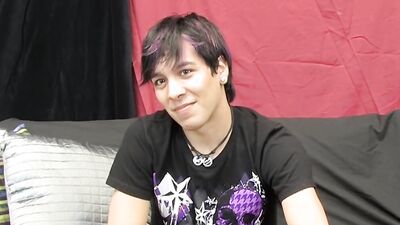 Alt twink teases with his slender body and jerks off