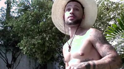 Inked stud sucks a guy off and takes a hammering