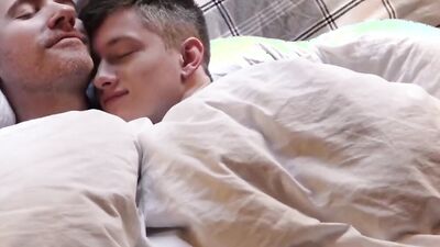 Twink wakes up to make out with a daddy and take a banging