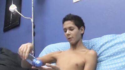 Tiny twink drills his ass with a dildo and jerks off