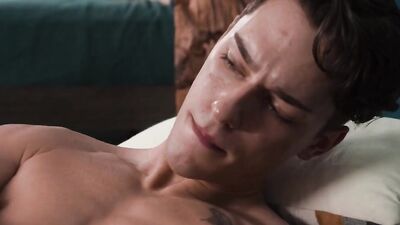 Hot twink gives his partner a massage before taking his cock