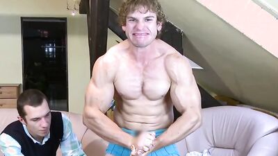 Buff dude shows his muscles off and rides a hung twink