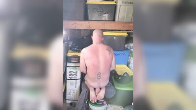 White amateur stud shoves a huge dildo in his ass
