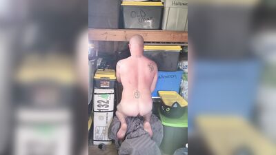 White amateur stud shoves a huge dildo in his ass