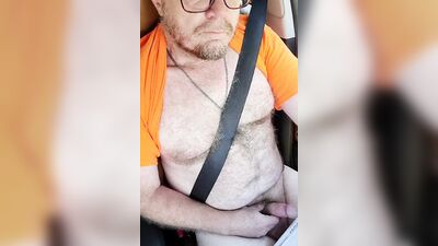 Hairy hunk with sexy glasses jerks off in a car