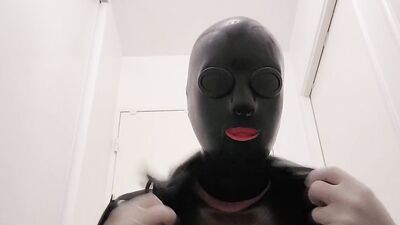 Naughty dude in a mask and latex enjoys self bondage
