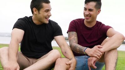 Athletic and tattooed boyfriends suck each other off and fuck