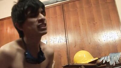 Handyman sucked off by a cute twink before drilling his ass