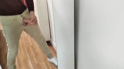 Amateur guy in an attractive outfit jerks off in front of a mirror