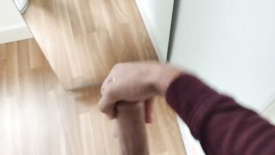 Amateur guy in an attractive outfit jerks off in front of a mirror