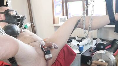 Electro stimulation and hard ball slapping by machine and wearing gas smask