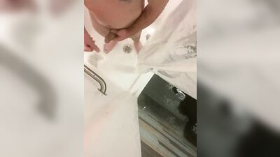 Amateur bloke is posing naked while taking a hot shower