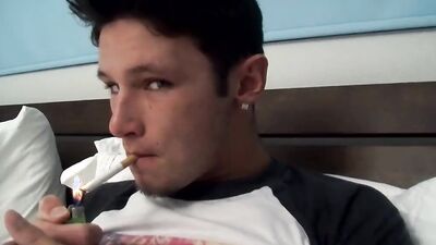 Amateur Damon Archer cums after anal playing and jerking off