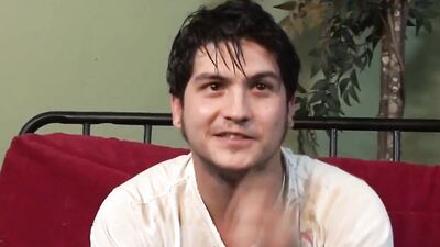 Buff hunk jerks off before another guy joins for blowjobs