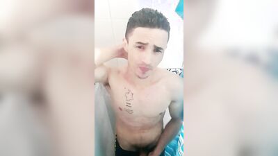 Chico de 18 años tomando un baño mientras se masturba( eyaculacion )orgasmo intenso// mucho semen