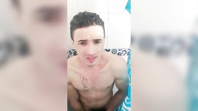 Chico de 18 años tomando un baño mientras se masturba( eyaculacion )orgasmo intenso// mucho semen