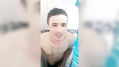 Chico de 18 años tomando un baño mientras se masturba( eyaculacion )orgasmo intenso// mucho semen
