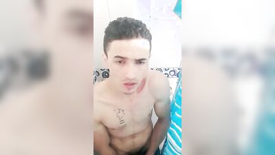 Chico de 18 años tomando un baño mientras se masturba( eyaculacion )orgasmo intenso// mucho semen