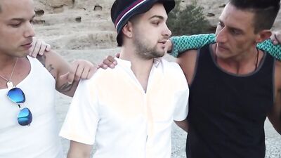 Jax Thirio and Nic Sahara are having sex on the beach