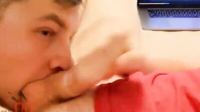 Amateur guys sucks a dick and pays attention to those balls too