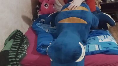 Shark Eryk is having fun in his homemade solo performance