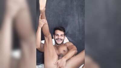 OMG WHAT A CUMMER! This guy is amazing!!!