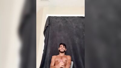 OMG WHAT A CUMMER! This guy is amazing!!!