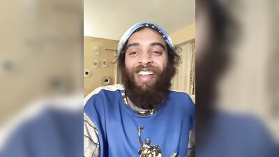 Rock Mercury is chatting with his fans on live webcam show