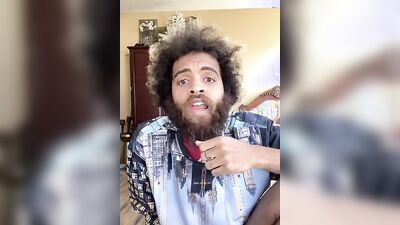 Dashing guy with a sexy beard does a juicer review